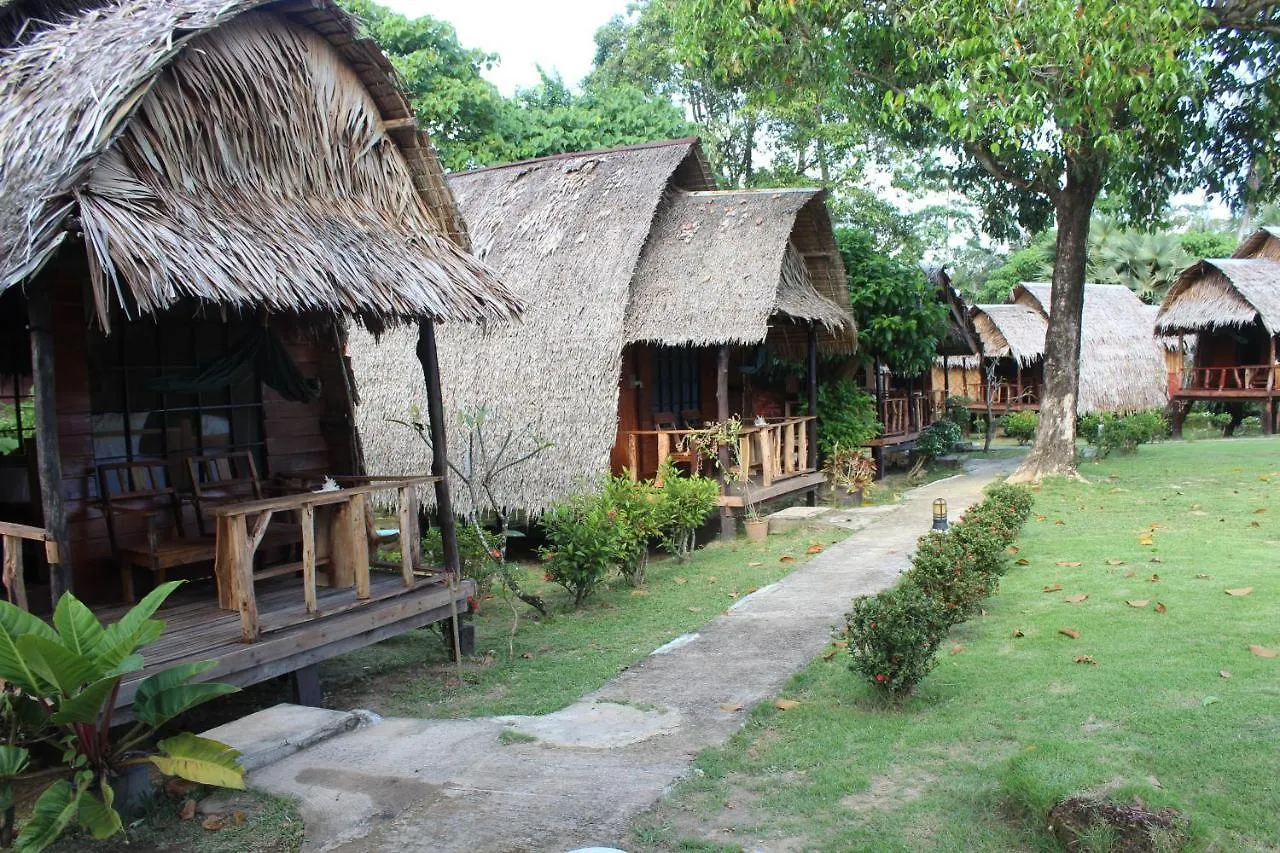Деревянный коттедж Eden Lanta Bungalow Ко-Ланта